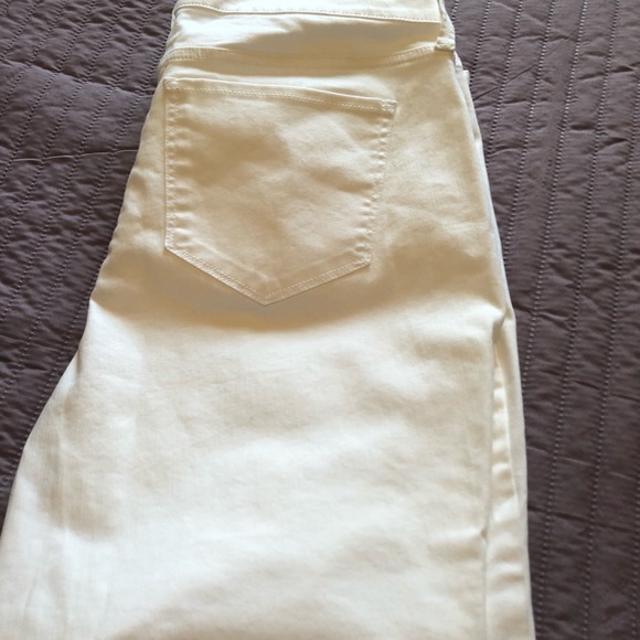 St John’s Bay Women’s Jeans 🤍🖤 - Picture 3 of 6